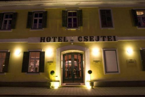 Hotel Csejtei Feldbach  Zewnętrze zdjęcie